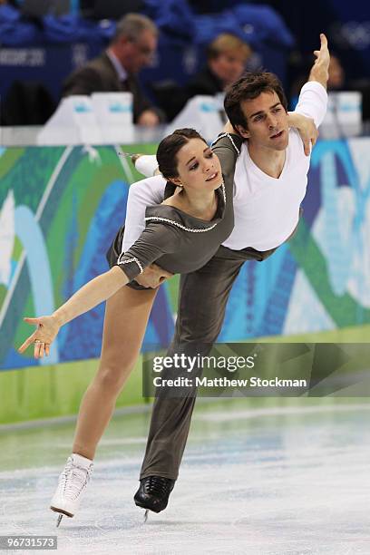 Jessica Dube and Bryce Davison of Canada compete in the figure skating pairs free skating on day 4 of the Vancouver 2010 Winter Olympics at the...