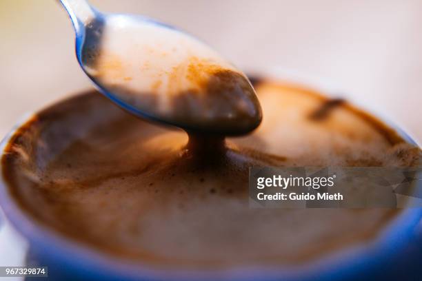 espresso coffee crema. - guido mieth 個照片及圖片檔