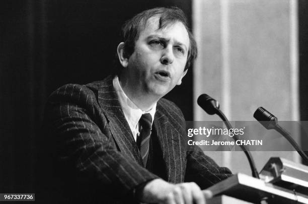 Alain de Benoist lors d'un discours à un colloque du G.R.E.C.E le 29 novembre 1981 à Paris, France.
