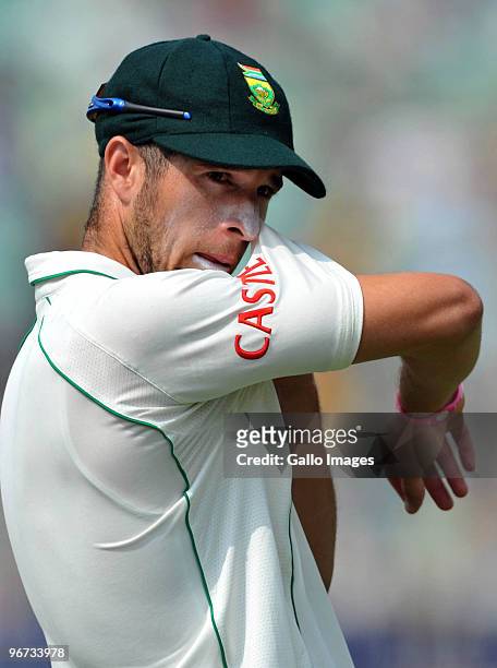 Wayne Parnell of South Africa feels the heat on the boundary during the day three of the Second Test match between India and South Africa at Eden...