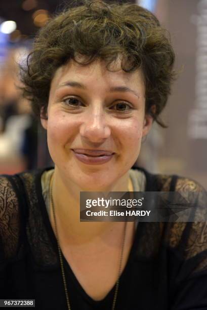 Alice Zeniter le 19 mars 2016 lors du salon 'Livre Paris', France.