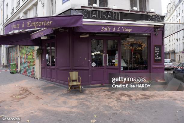 Impact de balle sur la devanture du restaurant 'Casa Nostra' , le 14 novembre 2015, Paris, France.