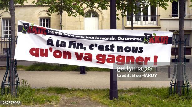 Banderole ''Fakir journal fâché avec tout le monde, ou presque, à la fin c'est nous qu'on va gagner'' lors de la manifestation contre la loi travail...