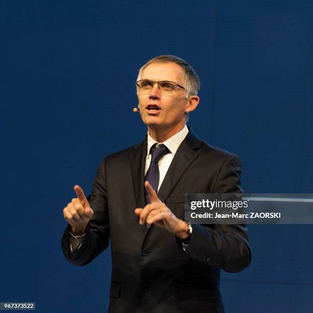 Carlos Tavares, dirigeant franco-portugais, président du directoire du Groupe PSA depuis 2014, lors du Mondial de l'Automobile le 29 septembre 2016,...