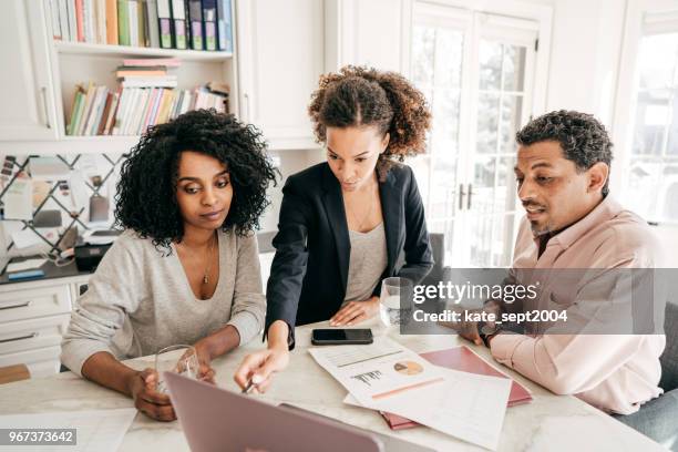 familie langetermijndoelen - long term investment stockfoto's en -beelden