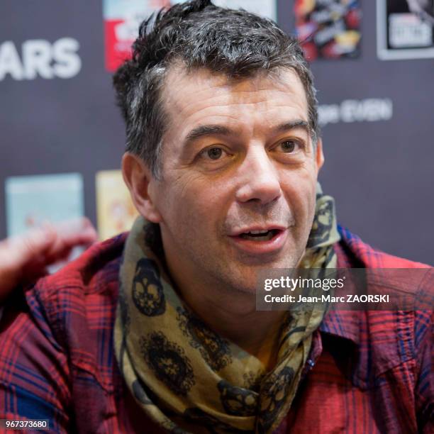 Portrait de Stéphane Plaza, animateur de télévision, de radio, agent immobilier et acteur français, ici à l'occasion du Salon du Livre à Paris en...