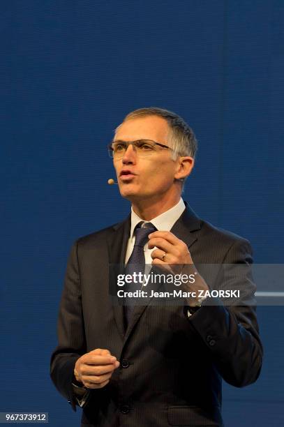 Carlos Tavares, dirigeant franco-portugais, président du directoire du Groupe PSA depuis 2014, lors du Mondial de l'Automobile le 29 septembre 2016,...