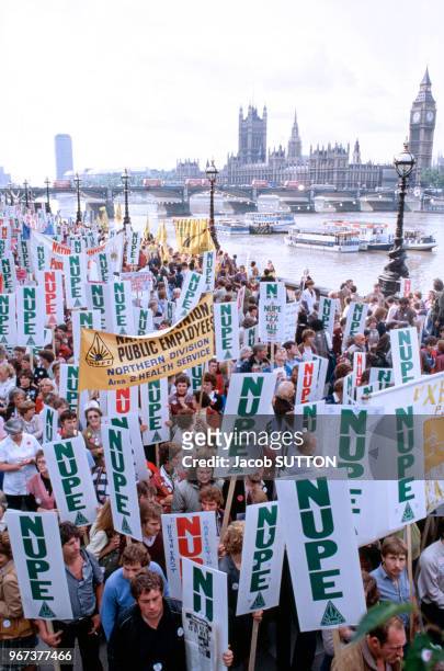 Manifestation des syndicats contre la politique du Premier ministre britannique Margaret Thatcher le 22 septembre 1982 à Londres, Royaume-Uni.