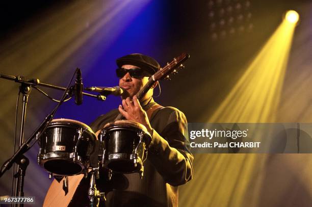 Le guitariste americain Raul Midon en concert à l'Alhambra le 22 avril 2015, Paris, France.