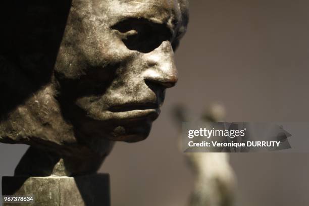 Antoine Bourdelle, ne en 1861 et mort en 1929, est un sculpteur et artiste peintre francais. Eleve d'Alexandre Falguiere, il frequenta l'atelier de...