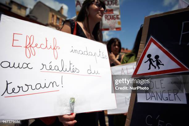 Placards reading 'headcounts ill-adapted to the realities of the fields' and 'schools in danger'. Primary school teachers and parents'pupils gathered...