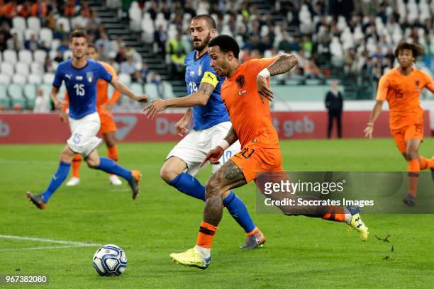 Leonardo Bonucci of Italy, Memphis Depay of Holland during the International Friendly match between Italy v Holland at the Allianz Stadium on June 4,...
