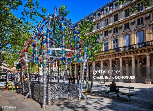 Le Kiosque des Noctambules' par Jean-Michel Othoniel sur la bouche de métro Palais Royal-Musée du Louvre devant la Comédie Française, Place Colette à...