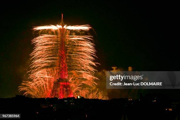 Feu d'artifice du Trocadéro le 14 juillet 2016, Tour Eiffel, Paris, France.