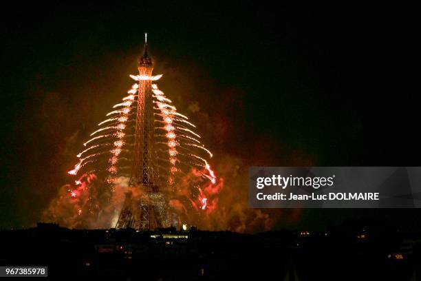 Feu d'artifice du Trocadéro le 14 juillet 2016, Tour Eiffel, Paris, France.