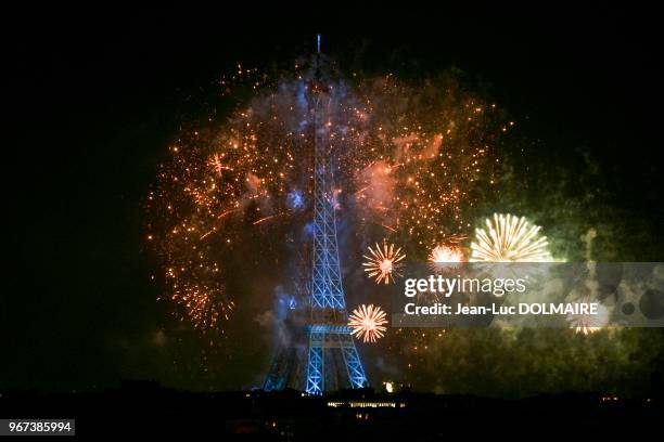 Feu d'artifice du Trocadéro le 14 juillet 2016, Tour Eiffel, Paris, France.