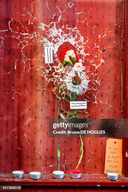 Impacts de balles après l'attentat du restaurant Le Carillon à l'angle Rue Bichat et Rue Alibert le 15 novembre 2015 à Paris, France.