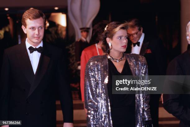 Les membres de la famille princière Albert de Monaco et Stéphanie de Monaco lors du Festival de télévision 'Champs Elysées', le 14 février 1987, à...