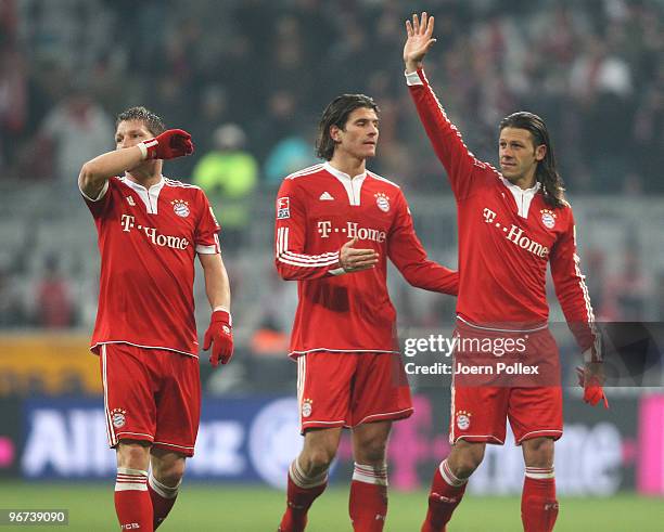 Martin Demichelis of Bayern waves to the fans after the Bundesliga match between FC Bayern Muenchen and Borussia Dortmund at Allianz Arena on...