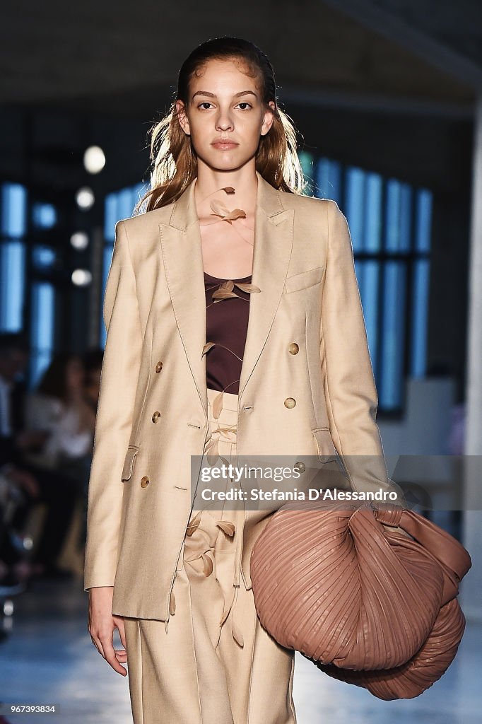 Max Mara Resort Show 2019 - Runway