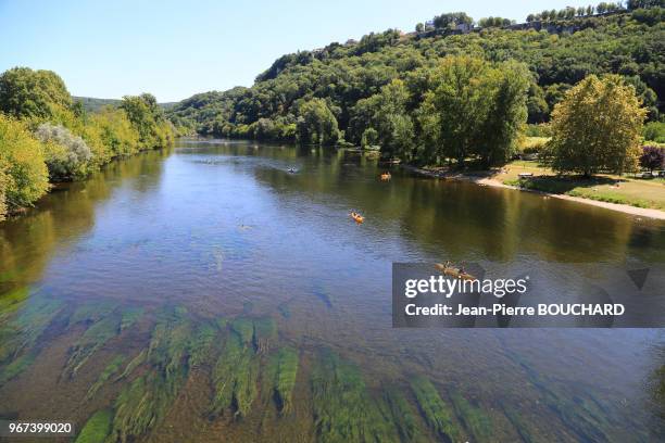 Sécheresse et basses eaux de la Dordogne en Périgord Noir, 20 aout 2017, entre Cénac et La Roque Gageac, France.