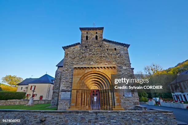 Église Saint-Blaise de L'Hôpital-Saint-Blaise, architecture romane d'inspiration hispano-mauresque remarquable.