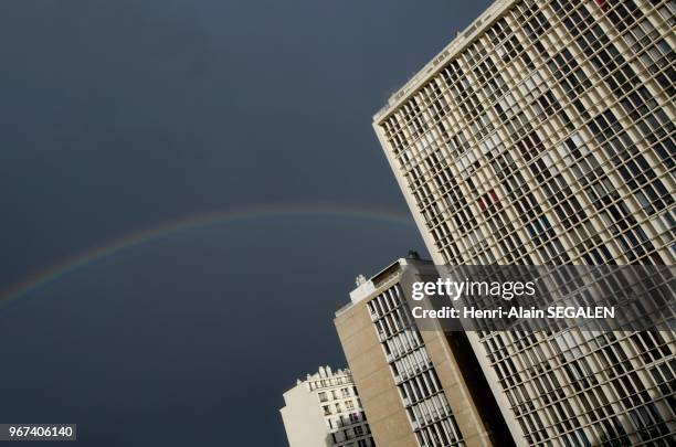 Arc en ciel, au dessus de la cité Pouillon, à Boulogne-Billancourt.