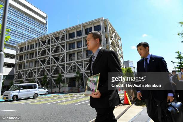 Le Anh Hao heads to the Chiba District Court for the opening day of the trial over the slaying of his daughter, Le Thi Nhat Linh on June 4, 2018 in...