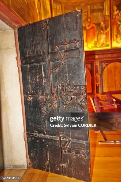 France,Bas-Rhin ,Obernai,Hotel de ville ,salle de Justice ,portes sculptées datant également du début du XVIIe siècle.