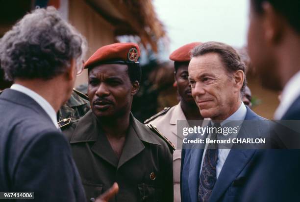 Le Président du Congo Denis Sassou N'Guesso reçoit le directeur d'Elf Aquitaine Albin Chalandon lors de l'inauguration du champ pétrolier de Yanga...