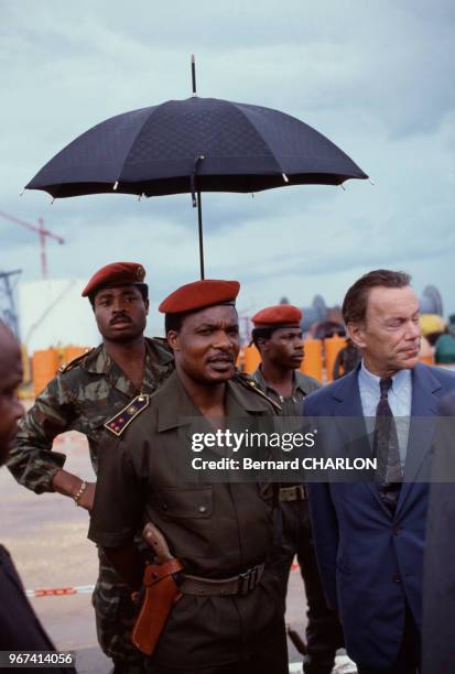 Le Président du Congo Denis Sassou N'Guesso et Albin Chalandon, directeur de ELF Aquitaine, février 1983, Congo.