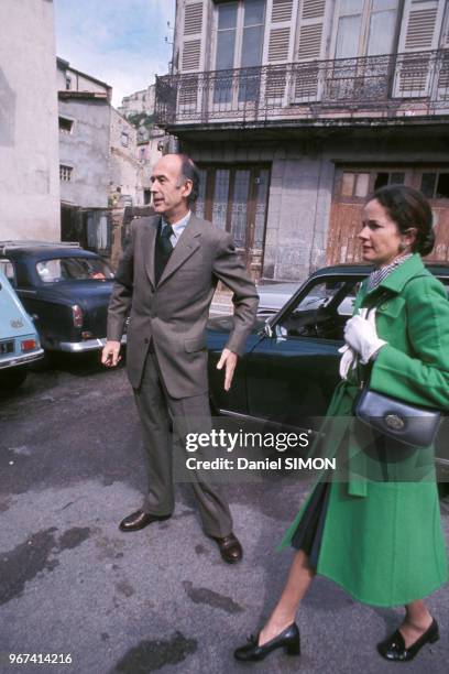 Valéry Giscard d'Estaing et Anne-Aymone Giscard d'Estaing lors de la campagne présidentielle de 1974 à Chamalières le 19 mai 1974, France.