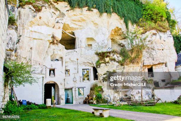 Métiers d'art et d'artistes dans le coteau troglodytique, Turquant, Maine et Loire, France.