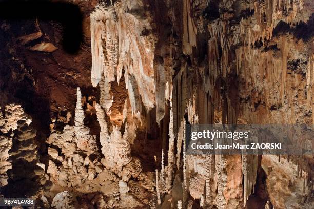 Vue de l'aven d'Orgnac et de ses stalagmites et stalagtites, aven aménagé pour le tourisme et classé Grand site de France, situé dans les gorges de...