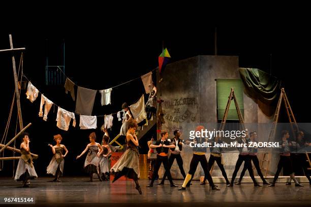 Danseurs du Ballet de l'Opéra de Lyon, dans 'Carmen' de Roland Petit , musique de Georges Bizet, le 31 octobre 2015 à l'Opéra de Lyon, France.