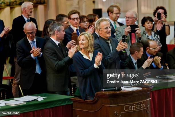 La journaliste française Claire Chazal et de l'acteur français Christophe Lambert, invités d'honneur cette année, lors de la 155eme vente aux...