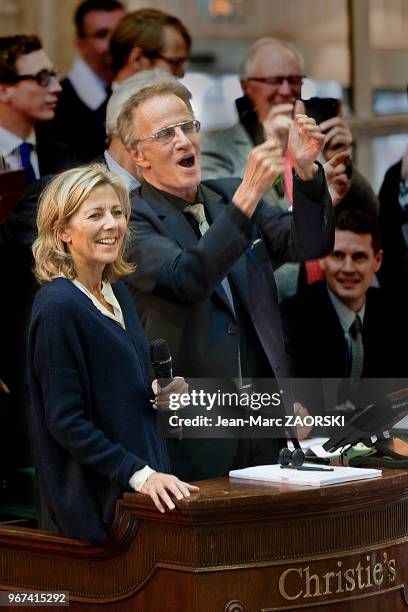 La journaliste française Claire Chazal et de l'acteur français Christophe Lambert, invités d'honneur cette année, lors de la 155eme vente aux...