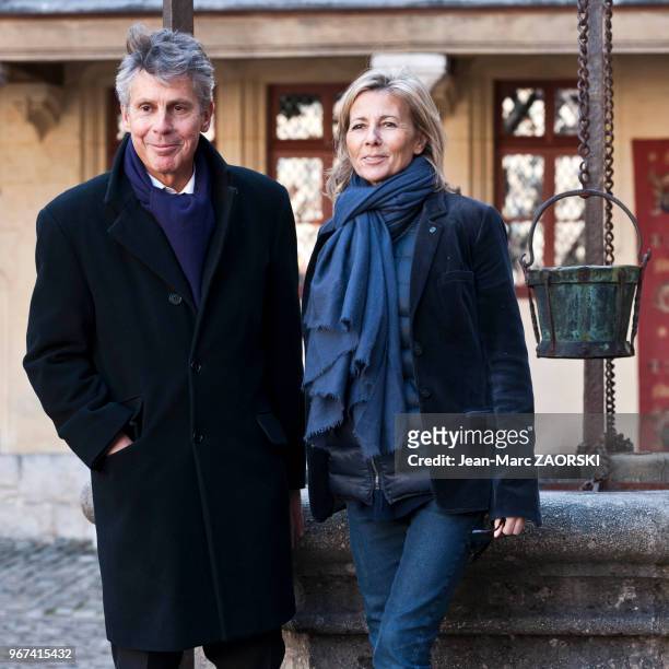Le député-maire de Beaune Alain Suguenot en compagnie de la journaliste française Claire Chazal, invitée d'honneur cette année à la 155ème vente aux...