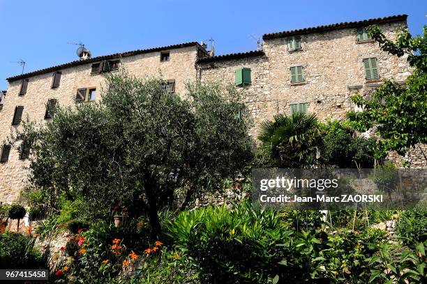 Façade de maison, 28 juin 2014, Carros, Alpes Maritimes, France.