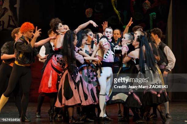 Danseurs du Ballet de l'Opéra de Lyon, dans 'Carmen' de Roland Petit , musique de Georges Bizet, le 31 octobre 2015 à l'Opéra de Lyon, France.