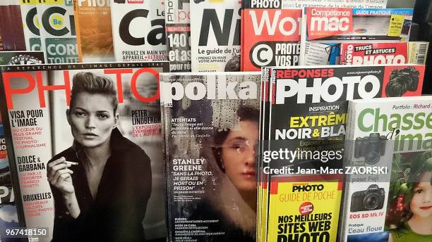 Magazines de la presse photo avec 'Photo', 'Polka', 'Réponses photo' et 'Chasseurs d'images', à la maison de la presse à Gardanne en France le 17...