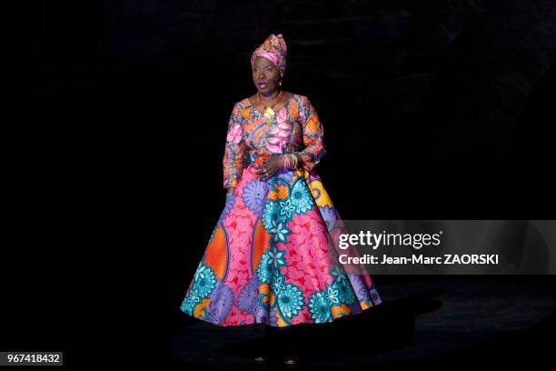 La chanteuse béninoise Angélique Kidjo dans "Femme noire", spectacle d'après un poème de Léopold Sédar Senghor en hommage à la femme africaine, mis...