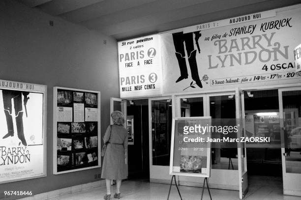 Cinéma sur la Canebière, avec à l'affiche le film de Stanley Kubrick 'Barry Lyndon' à Marseille, France le 21 octobre 1976.