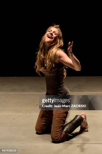 Julie Palmier dans « La Fille de Mars » d'après Heinrich von Kleist et mis en scène par Jean-François Matignon, lors du festival d'Avignon au Gymnase...