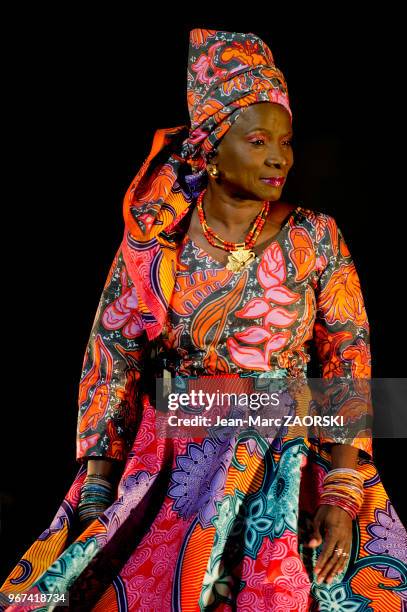 La chanteuse béninoise Angélique Kidjo dans "Femme noire", spectacle d'après un poème de Léopold Sédar Senghor en hommage à la femme africaine, mis...