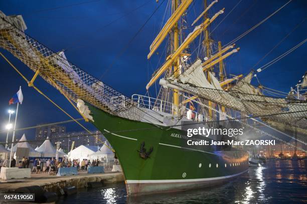 Les Voiles de Legende 2013, avec sur cette image le prestigieux trois mats battant pavillon allemand, le Alexander Von Humboldt a quai de nuit a...