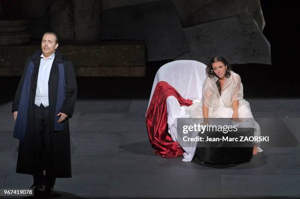 La soprano albanaise Ermonela Jaho et le ténor italien Francesco Meli dans « La Traviata » de Giuseppe Verdi, un opéra en trois actes et un prologue...