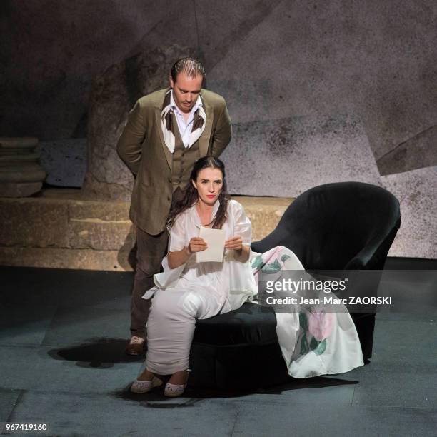 La soprano albanaise Ermonela Jaho et le ténor italien Francesco Meli dans « La Traviata » de Giuseppe Verdi, un opéra en trois actes et un prologue...