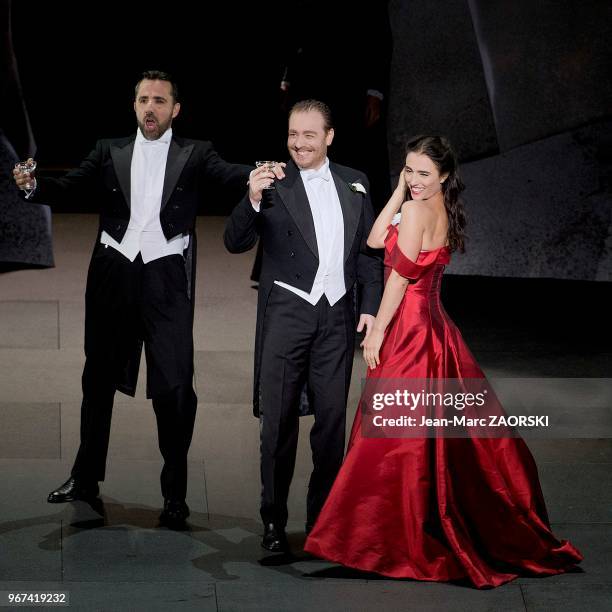 Ermonela Jaho , Pierre Doyen et Francesco Meli dans « La Traviata » de Giuseppe Verdi, un opéra en trois actes et un prologue sur un livret de...