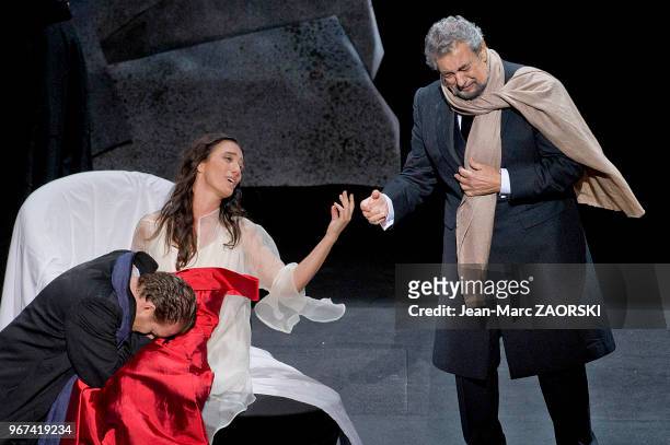 La soprano albanaise Ermonela Jaho , le ténor italien Francesco Meli et le ténor espagnol Placido Domingo dans « La Traviata » de Giuseppe Verdi, un...